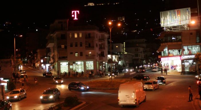 Gjirokastër, aksident në ’18 shtatori’, makina përplas një grua Gjirokastër, aksident në ’18 shtatori’, makina përplas një grua