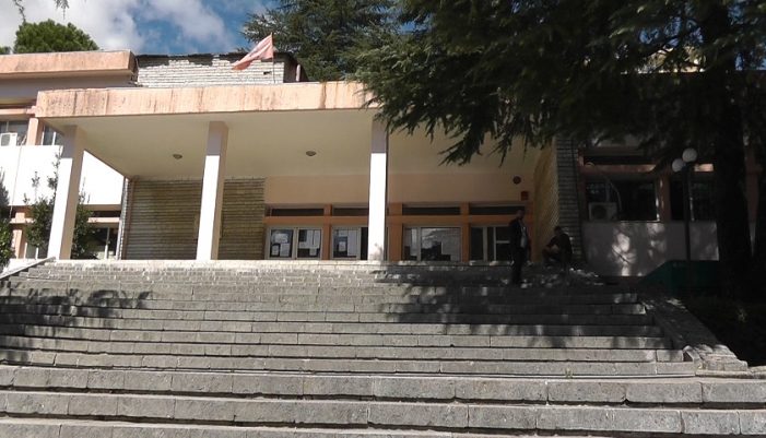 Mbyllen 41 degë në universitetet e rretheve, mes tyre edhe në Gjirokastër Mbyllen 41 degë në universitetet e rretheve, mes tyre edhe në Gjirokastër