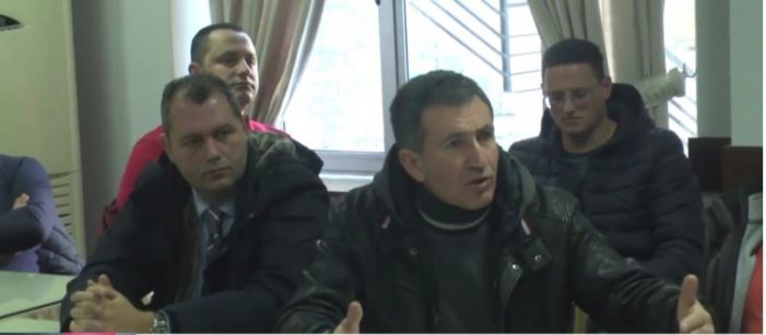 ‘Beteja’ me SHELL-in, Ilia Kuro dhe idiotët e PD-së në Zagori ‘Beteja’ me SHELL-in, Ilia Kuro dhe idiotët e PD-së në Zagori