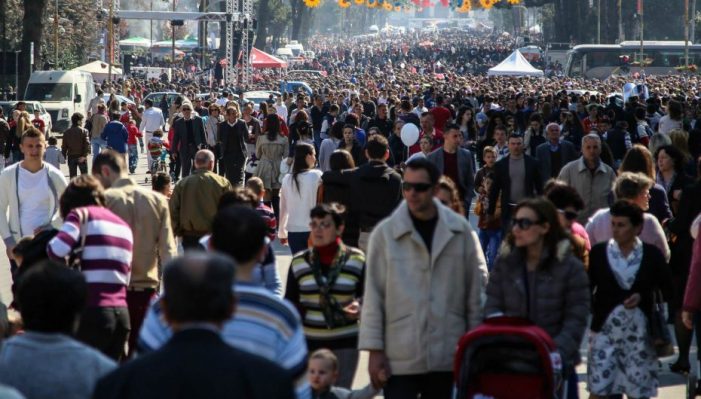 OKB bën parashikimin e frikshëm: Shqipëria shkon drejt zhdukjes, popullsia do të zbresë nën 1 milion banorë OKB bën parashikimin e frikshëm: Shqipëria shkon drejt zhdukjes, popullsia do të zbresë nën 1 milion banorë